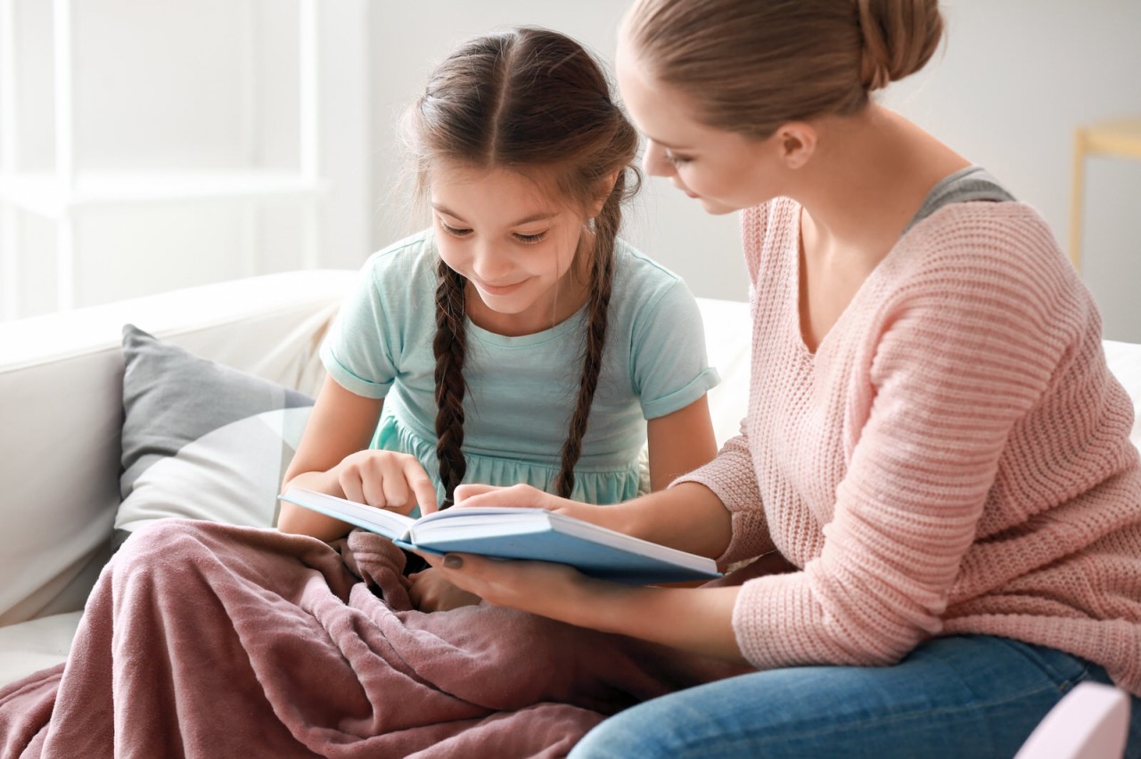 mom-reading-book-to-child